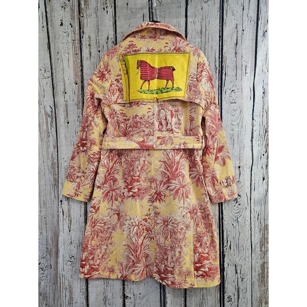 Gabriele Geppert Trench Coat Womens 42 Yellow Red Toile Horse Graphic Belted EUC - Picture 5 of 7
